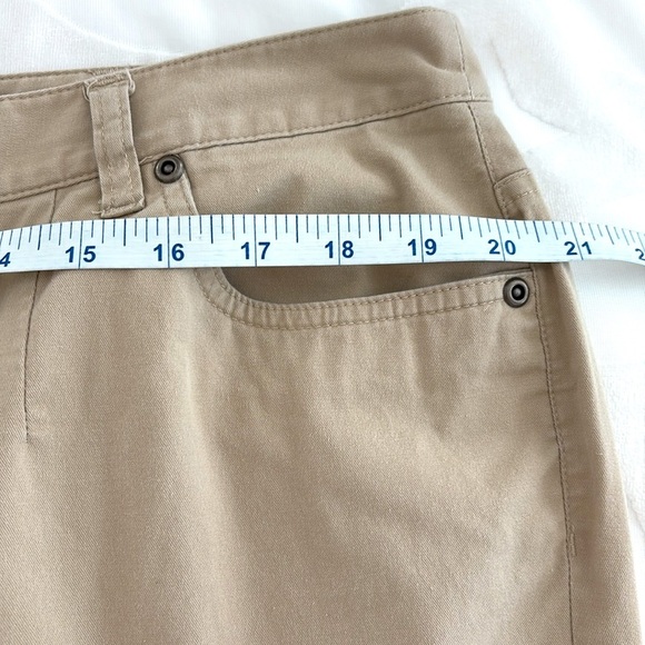 Talbots Stretch Khaki Capris. Decorative Back Pockets. Petite Size 18W - Picture 9 of 10